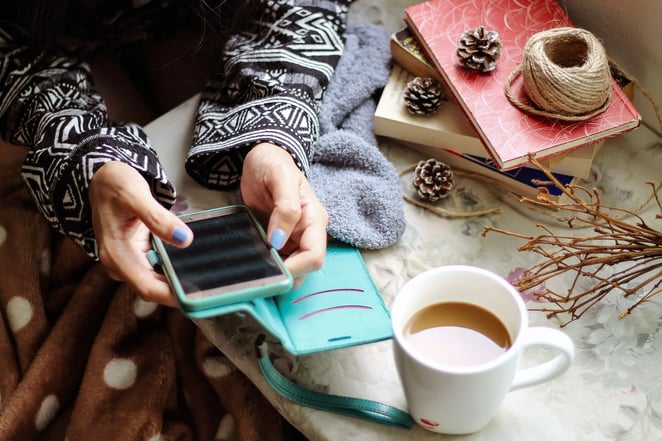 girl-using-smartphone